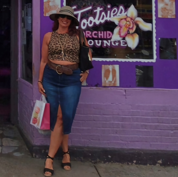 Meet your Posher, Andrea - Picture 3 of 3